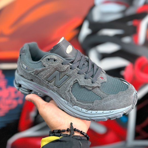 New Balance 2002R